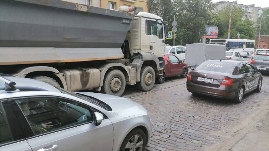 На Суворова в ДТП с двумя грузовиками пострадала пассажирка легковушки - Новости Калининграда | Фото: пресс-служба УМВД России по Калининградской области
