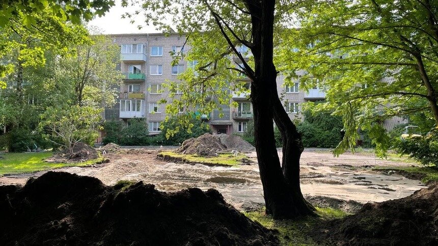 Клумба с пионами, грядки с огурцами или ещё один кусок асфальта: жители Свободной переругались из-за ремонта двора - Новости Калининграда | Фото: «Клопс»