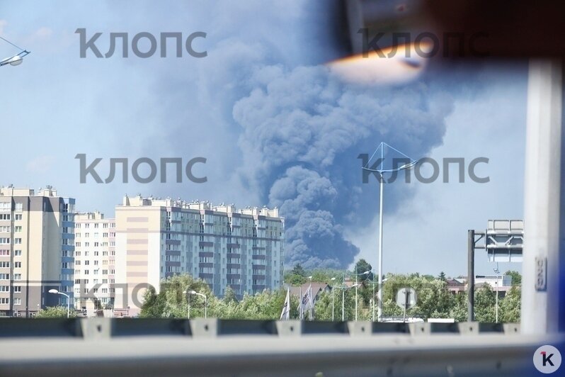 Полсотни человек тушат пожар на площади 400 «квадратов» на «Мираторге» (фоторепортаж) - Новости Калининграда | Фото: Александр Подгорчук / «Клопс»