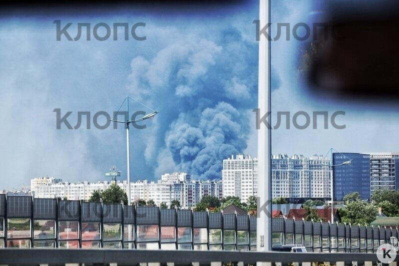 Полсотни человек тушат пожар на площади 400 «квадратов» на «Мираторге» (фоторепортаж) - Новости Калининграда | Фото: Александр Подгорчук / «Клопс»