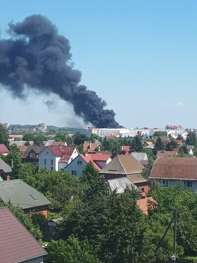 Очевидцы: в Калининграде произошёл пожар на территории «Мираторга» (видео) - Новости Калининграда | Фото очевидцев