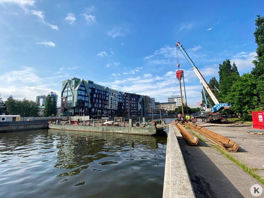 Фото дня: понтонная переправа через Преголю - Новости Калининграда | Фото: Александр Подгорчук / «Клопс»