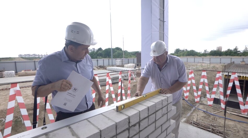 На стройплощадке ГК «РусскаЯ ЕвропА» определили лучшего каменщика Северо-Запада - Новости Калининграда
