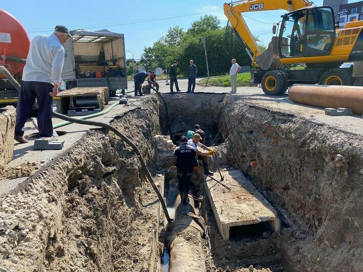 Часть Калининграда из-за аварии на трубопроводе осталась без горячей воды (список улиц) - Новости Калининграда | Фото: пресс-служба МП «Калининградтеплосеть»