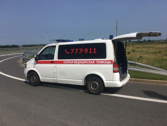 На Приморском кольце кроссовер KIA снёс отбойник (фото) - Новости Калининграда | Фото: очевидец
