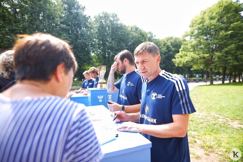 «Его Дзюба целовал»: калининградским болельщикам показали Суперкубок России (фото) - Новости Калининграда | Фото Александра Подгорчука