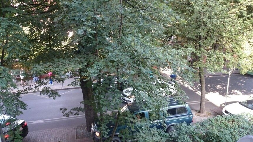 «Машины едут по тротуару»: на Комсомольской из-за аварии образовалась пробка - Новости Калининграда | Фото очевидцев