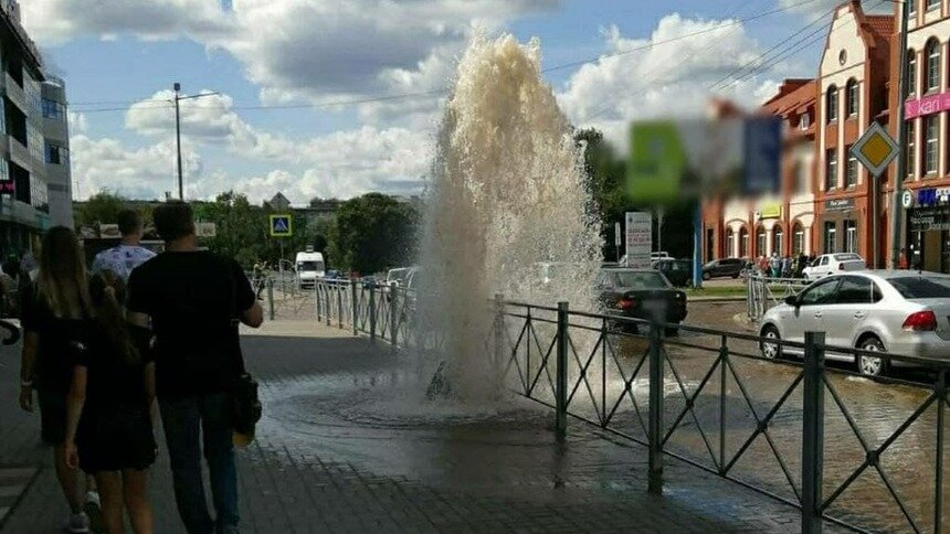 Искали засор в гидранте: директор Черняховского «Водоканала» назвал причину аварии в центре города - Новости Калининграда | Фото предоставил Александр Пищик