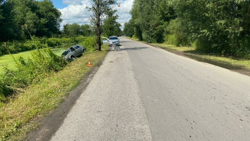 В калининградской ГИБДД рассказали подробности аварии со съехавшей в ручей машиной (видео) - Новости Калининграда | Фото: пресс-служба УМВД России по Калининградской области