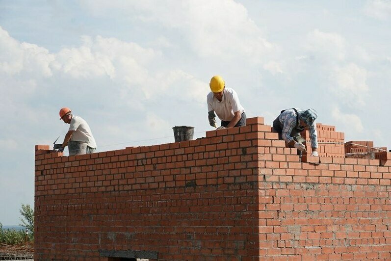 Онкоцентр в Родниках будут строить в две смены, чтобы закончить вовремя - Новости Калининграда | Фото: официальная страница Антона Алиханова / Instagram