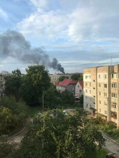 На окраине Калининграда произошёл пожар в гаражных боксах (фото, видео)  - Новости Калининграда | Фото очевидцев