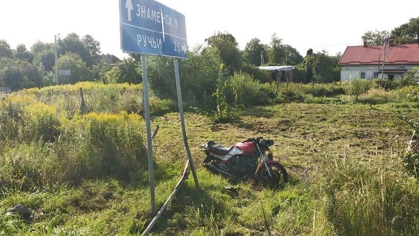 «Отвлёкся»: под Знаменском мотоцикл вылетел в кювет, пострадал водитель - Новости Калининграда | Фото: Госавтоинспекция Калининградской области