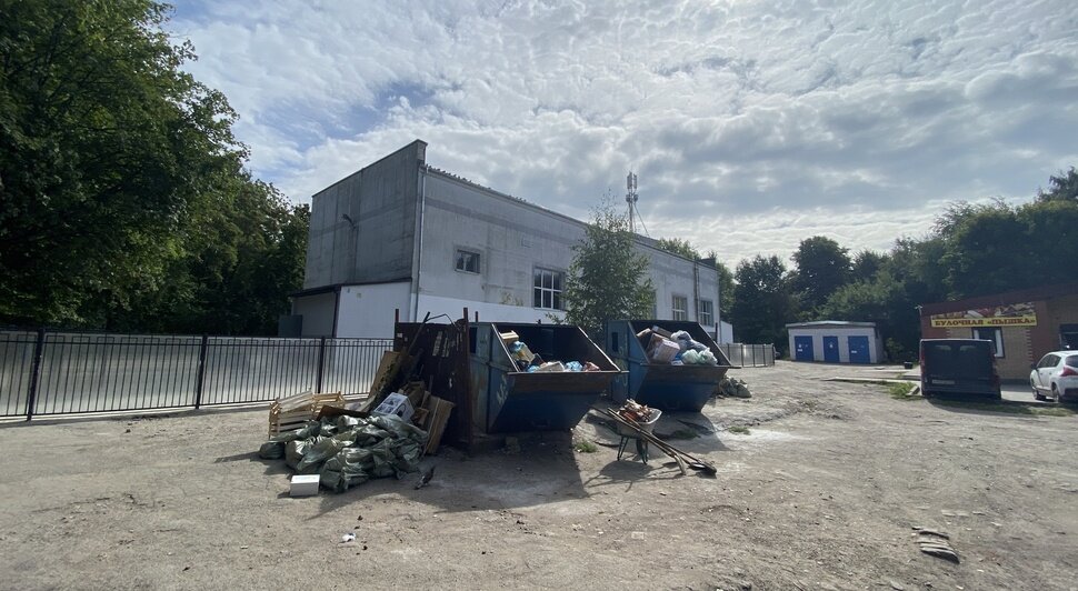 Дятлова поручила убрать брошенные гаражи во дворах на Черняховского (фото) - Новости Калининграда | Фото: Александр Подгорчук / «Клопс»