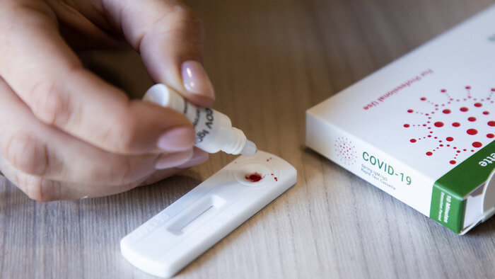 Ночевали на улице: привитых от COVID-19 инвалидов из Калининграда не пустили в санаторий Сочи  - Новости Калининграда | Фото: Александр Подгорчук / «Клопс» 