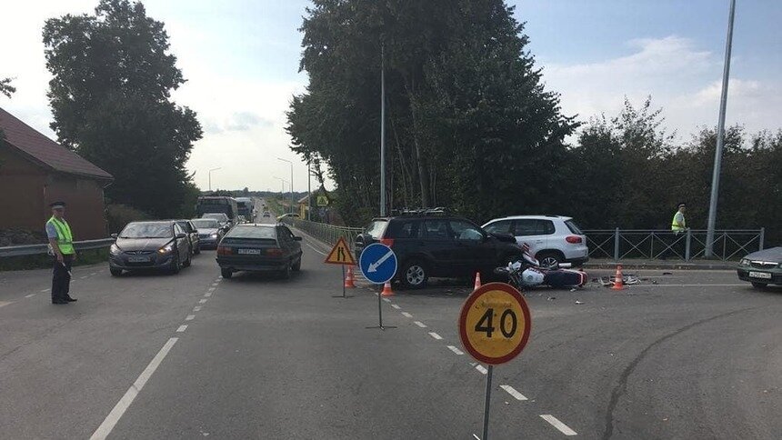 В Гурьевском районе столкнулись мотоцикл и две легковушки, есть пострадавший - Новости Калининграда | Фото: Госавтоинспекция Калининградской области