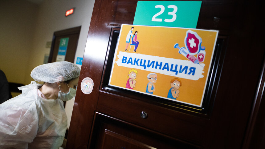 В оперштабе Калининградской области рассказали, сколько людей привилось от ковида - Новости Калининграда | Фото: Александр Подгорчук / Архив «Клопс»