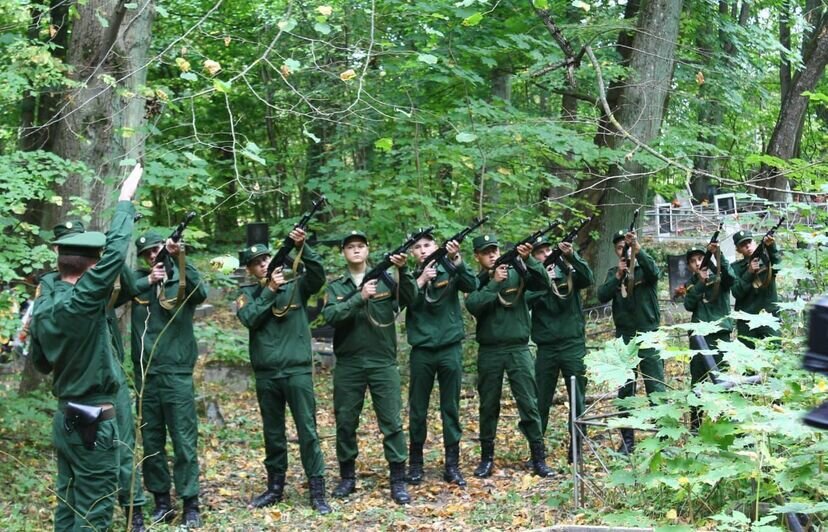 В Немане восстановили памятники фронтовикам и переселенцам - Новости Калининграда