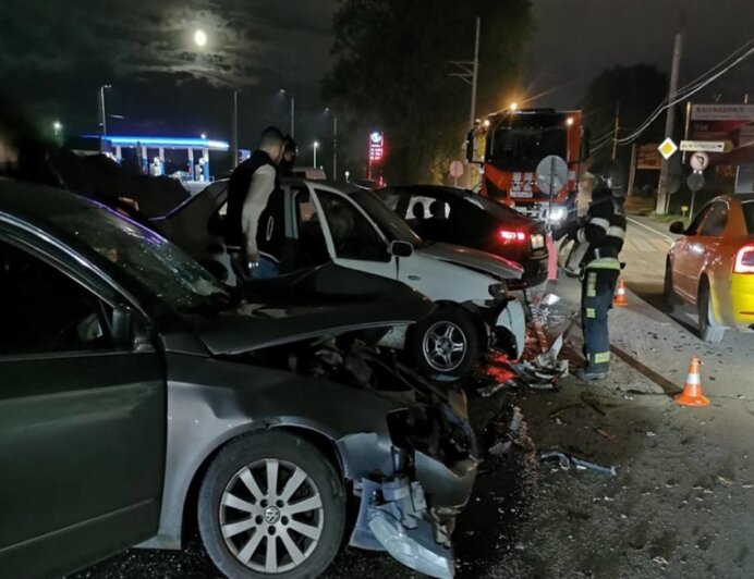 Водитель потеряла сознание: в Калининграде Fiat врезался в Volkswagen - Новости Калининграда | Фото: пресс-служба МЧС региона
