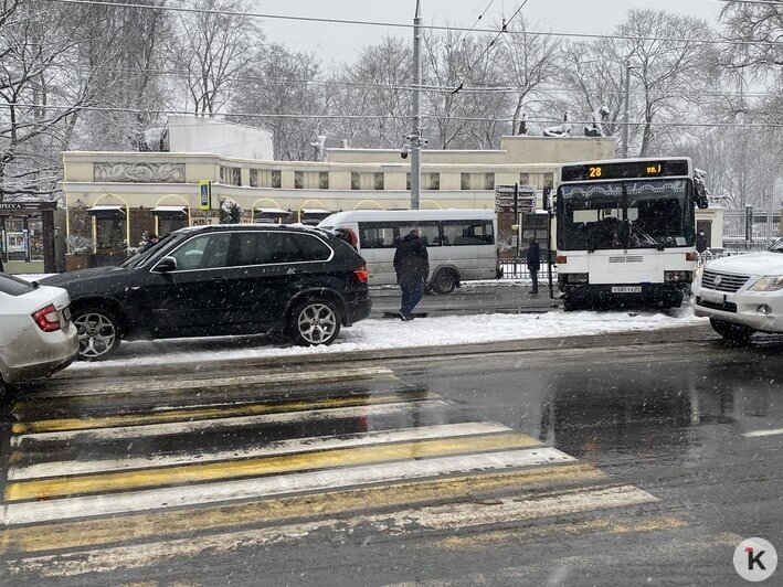 ДТП с пассажирским автобусом у зоопарка заблокировало движение по проспекту Мира (фото) - Новости Калининграда | Фото: Александр Подгорчук / &quot;Клопс&quot;