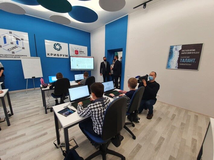 Из-за парты — в IT-специалисты: в Калининграде школьников готовят к работе с цифровыми технологиями - Новости Калининграда