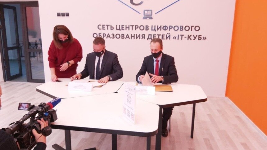 Из-за парты — в IT-специалисты: в Калининграде школьников готовят к работе с цифровыми технологиями - Новости Калининграда