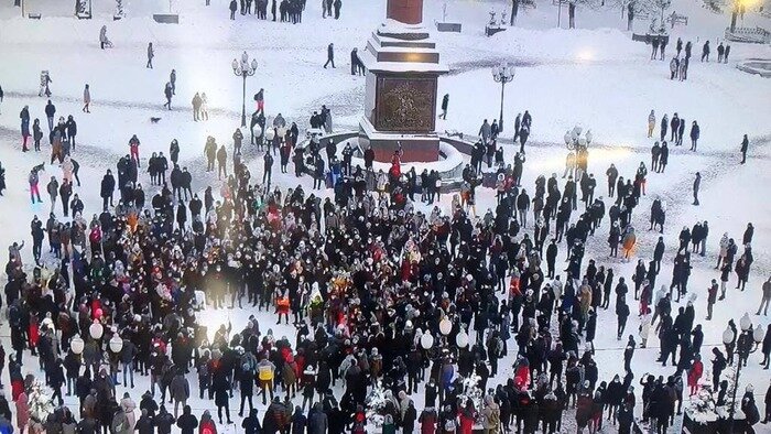 Цветы, хоровод и задержания: как прошла несогласованная акция протестов в Калининграде (фото, видео) - Новости Калининграда | Фото: источник &quot;Клопс&quot; в экстренных службах региона