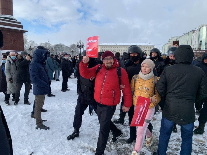 В Калининграде начали задерживать протестующих на акции сторонников Навального (видео) - Новости Калининграда