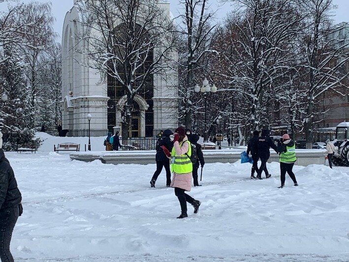 В Калининграде начали задерживать протестующих на акции сторонников Навального (видео) - Новости Калининграда