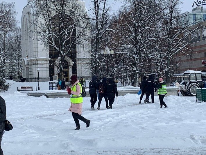 В Калининграде начали задерживать протестующих на акции сторонников Навального (видео) - Новости Калининграда