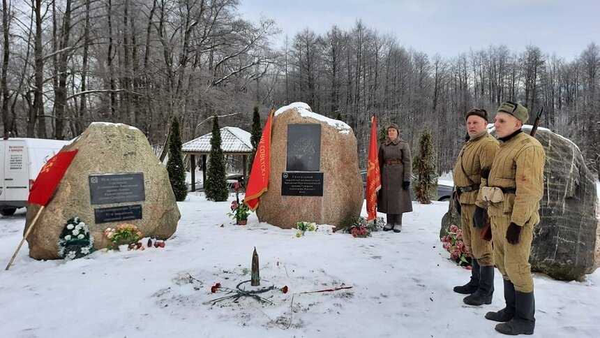 В Шатрово почтили память погибших в сражении под Тиренбергом контрразведчиков и мотоциклистов - Новости Калининграда | Фото: пресс-служба правительства Калининградской области