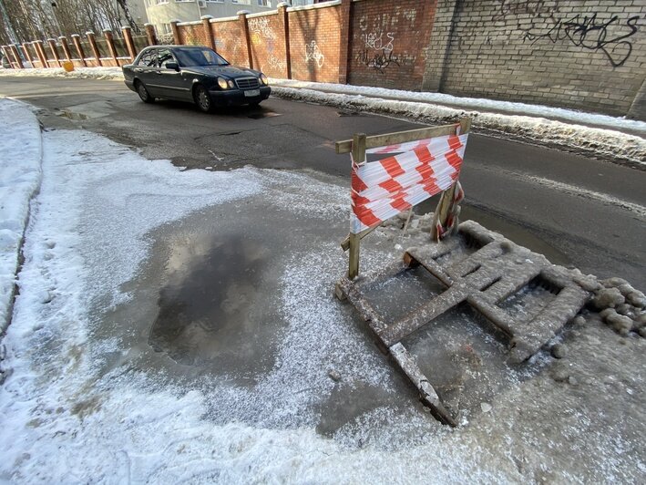 На Галицкого провалилась дорога (фото) - Новости Калининграда