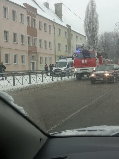 На Аллее Смелых из-за пожара в жилом доме эвакуировали десять человек (фото) - Новости Калининграда | Фото: очевидец