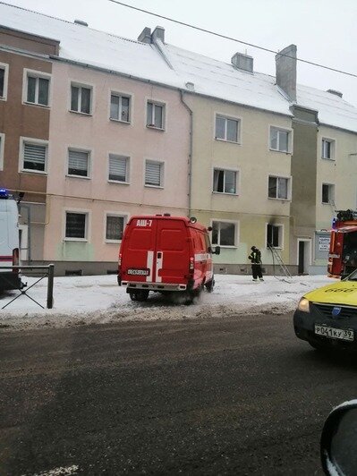 На Аллее Смелых из-за пожара в жилом доме эвакуировали десять человек (фото) - Новости Калининграда | Фото: очевидец
