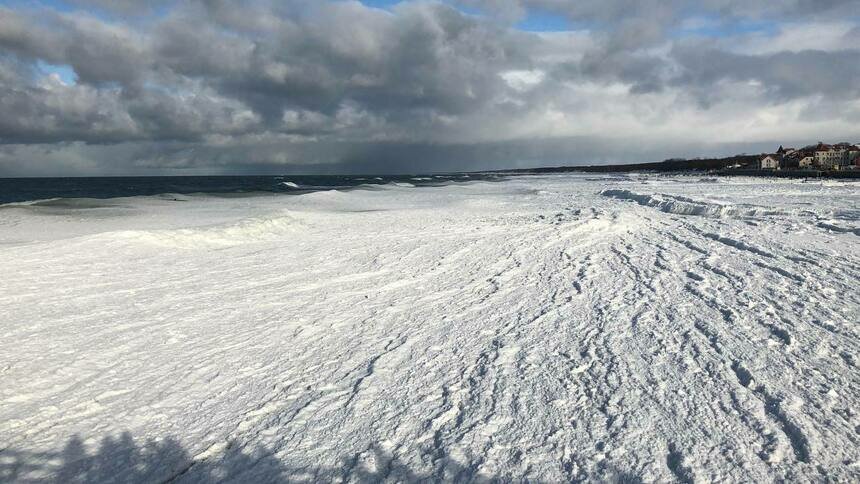В воскресенье в Зеленоградске мужчина провалился в воду, гуляя по торосу - Новости Калининграда | Фото: из личного архива Алисы Теличко