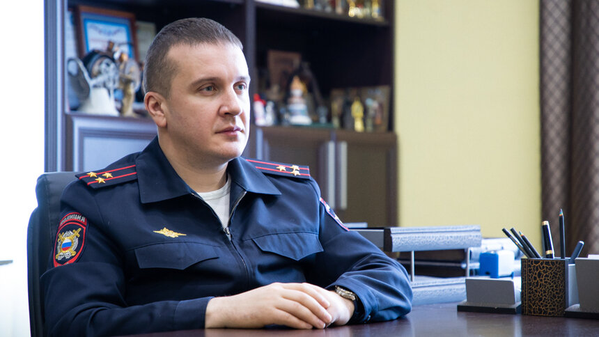На фото замначальника полиции по охране общественного порядка УМВД России по Калининградской области Дмитрий Князев. | Фото: Александр Подгорчук / "Клопс" На фото замначальника полиции по охране общественного порядка УМВД России по Калининградской области Дмитрий Князев. | Фото: Александр Подгорчук / "Клопс"