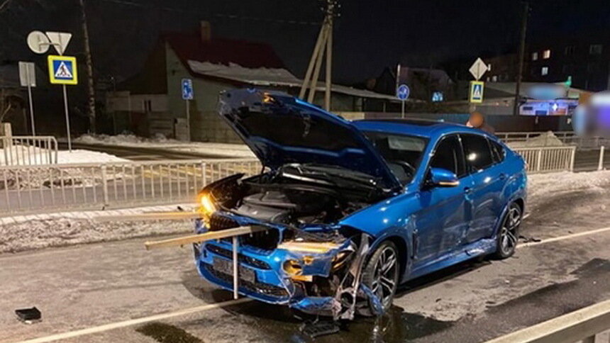 На Шатурской автомобиль второй раз за месяц &quot;пробил&quot; дорожное ограждение - Новости Калининграда | Фото: Сообщество автомобилистов Калининградской области