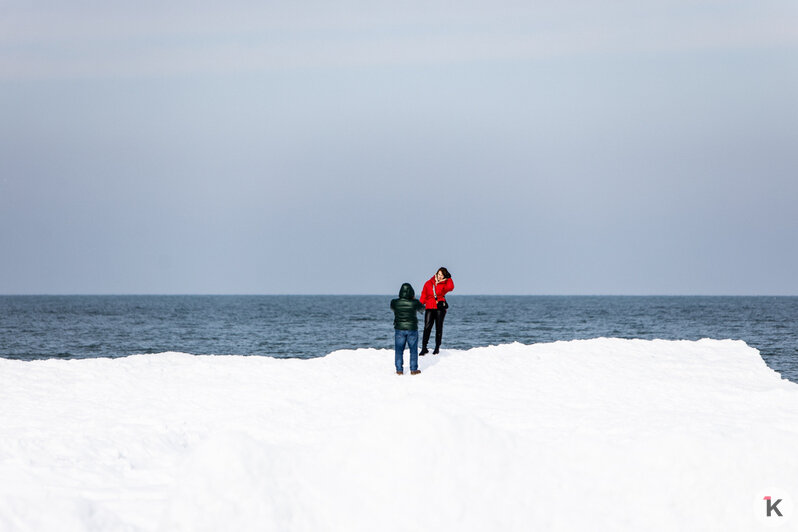 Человек и стихия: фоторепортаж с замёрзшего моря в Светлогорске - Новости Калининграда | Александр Подгорчук / &quot;Клопс&quot;