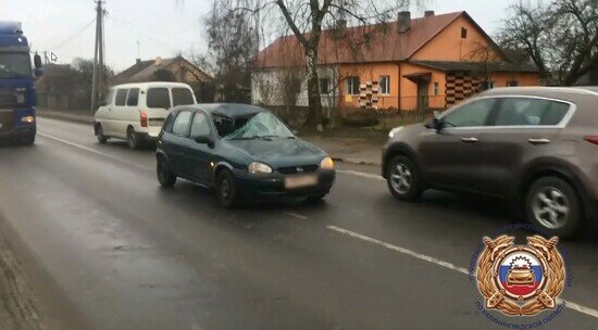 На трассе &quot;Калининград — Балтийск&quot; сбили мужчину, перебегавшего дорогу не по &quot;зебре&quot; (видео с места аварии) - Новости Калининграда | Скриншот видеозаписи пресс-службы регионального УМВД