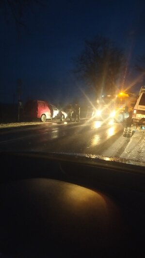 Очевидцы: по дороге в Ладушкин машина из-за сильного ветра съехала в кювет (фото) - Новости Калининграда | Фото очевидцев