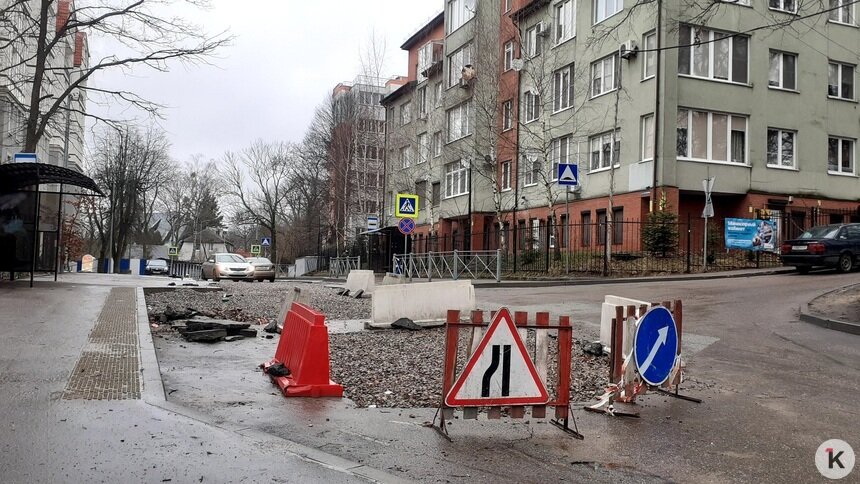 В Калининграде водители проезжают через закрытую Тенистую Аллею (фото) - Новости Калининграда | Фото: Михаил Лаврукайтис