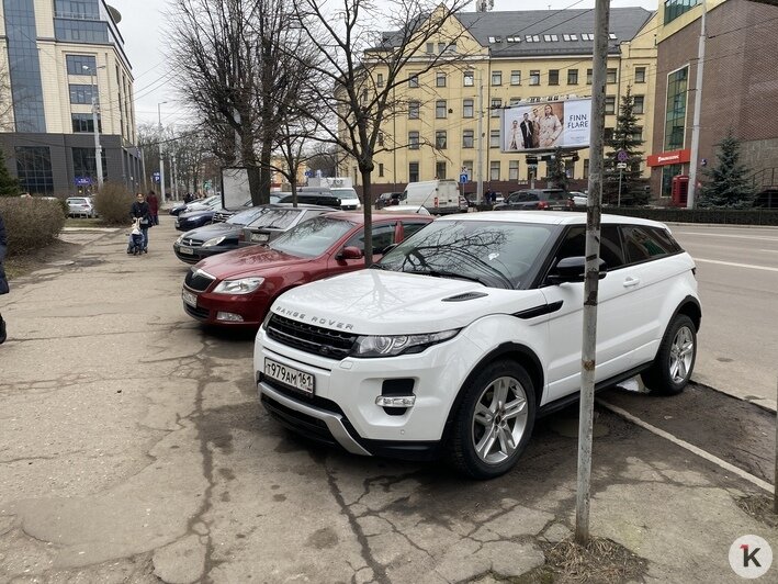 Как выглядит сейчас хаотичная парковка на Театральной (фото) - Новости Калининграда | Фото: Александр Подгорчук &quot;Клопс&quot;