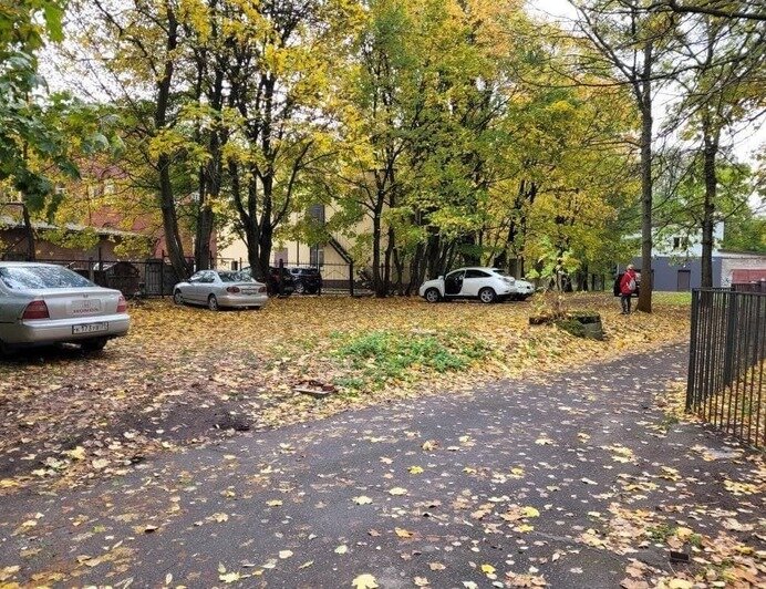 Возле лицея на Московском проспекте водителям оставляют записки с угрозами эвакуации (фото) - Новости Калининграда | Фото читателя