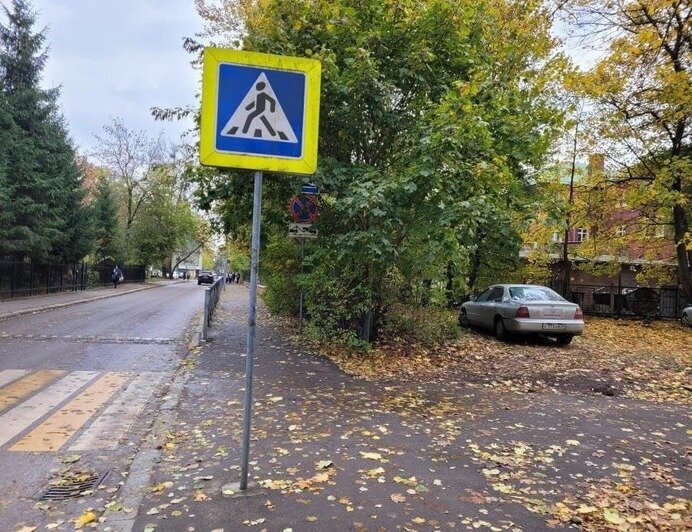 Возле лицея на Московском проспекте водителям оставляют записки с угрозами эвакуации (фото) - Новости Калининграда | Фото читателя