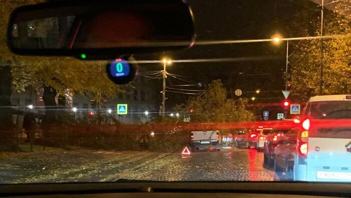 Нагнал воды в Преголю и продолжает ломать деревья: шторм «Игнатц» набирает обороты - Новости Калининграда | Фото: «Клопс»