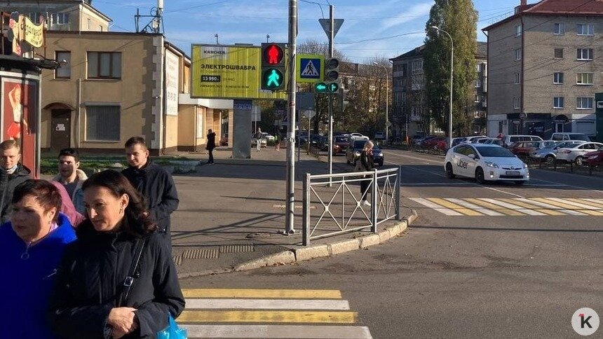 У сокращённого пешеходного перехода на Горького сломался светофор (фото) - Новости Калининграда | Фото очевидца