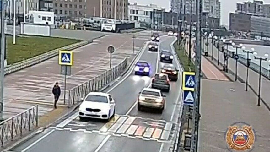 В Калининграде водитель потерял сознание и устроил ДТП с четырьмя автомобилями (видео) - Новости Калининграда | Фото: скриншот с видео ГИБДД