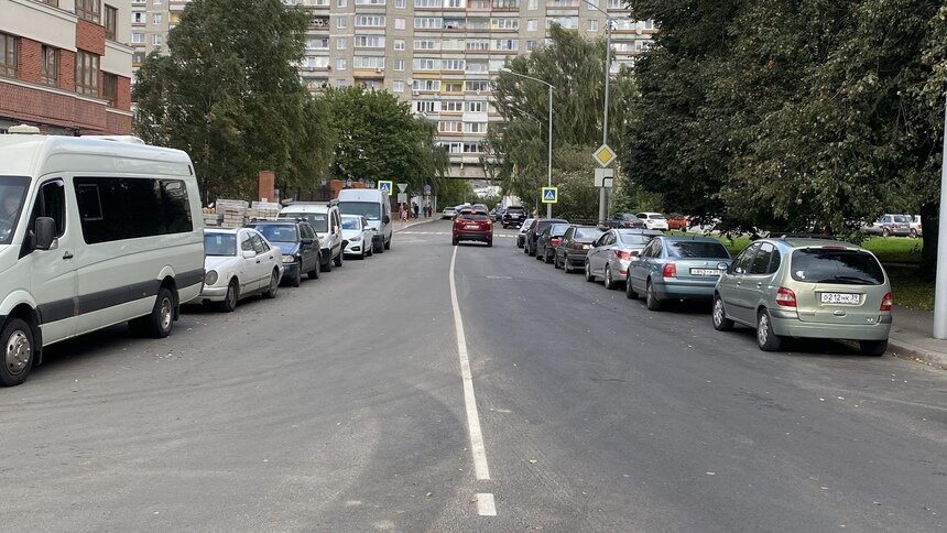 В Калининграде из-за стёршейся разметки вновь стали эвакуировать  машины с Клинической - Новости Калининграда | Фото: Александр Подгорчук / Архив «Клопс»