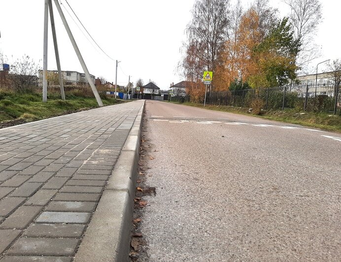 В Гурьевском районе начался второй этап обустройства тротуара в одном из посёлков - Новости Калининграда | Фото: пресс-служба администрации Гурьевского городского округа