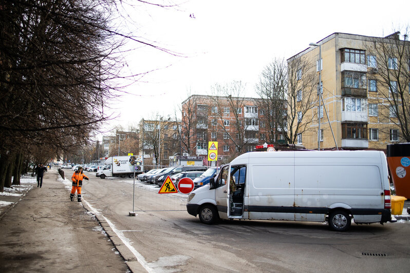 «Прыгнул на тротуар перед грузовиком»: что происходит в центре Калининграда из-за закрытой на ремонт Соммера - Новости Калининграда | Фото: Александр Подгорчук / «Клопс»