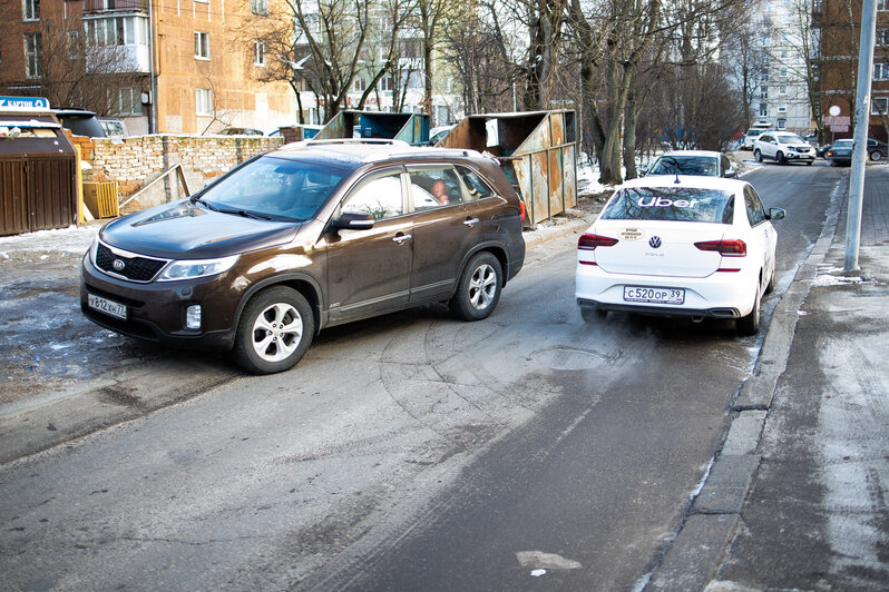 «Прыгнул на тротуар перед грузовиком»: что происходит в центре Калининграда из-за закрытой на ремонт Соммера - Новости Калининграда | Фото: Александр Подгорчук / «Клопс»